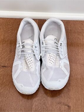 On Clouds Running Women Sneaker Size 7.5